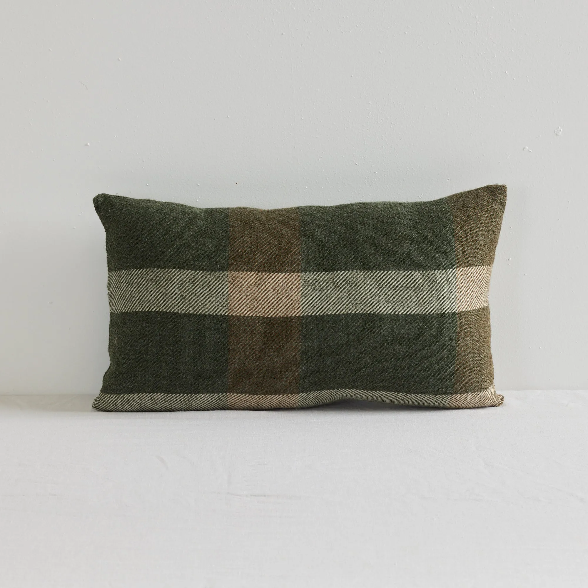 Isla Cushion - Green - 30x50cm