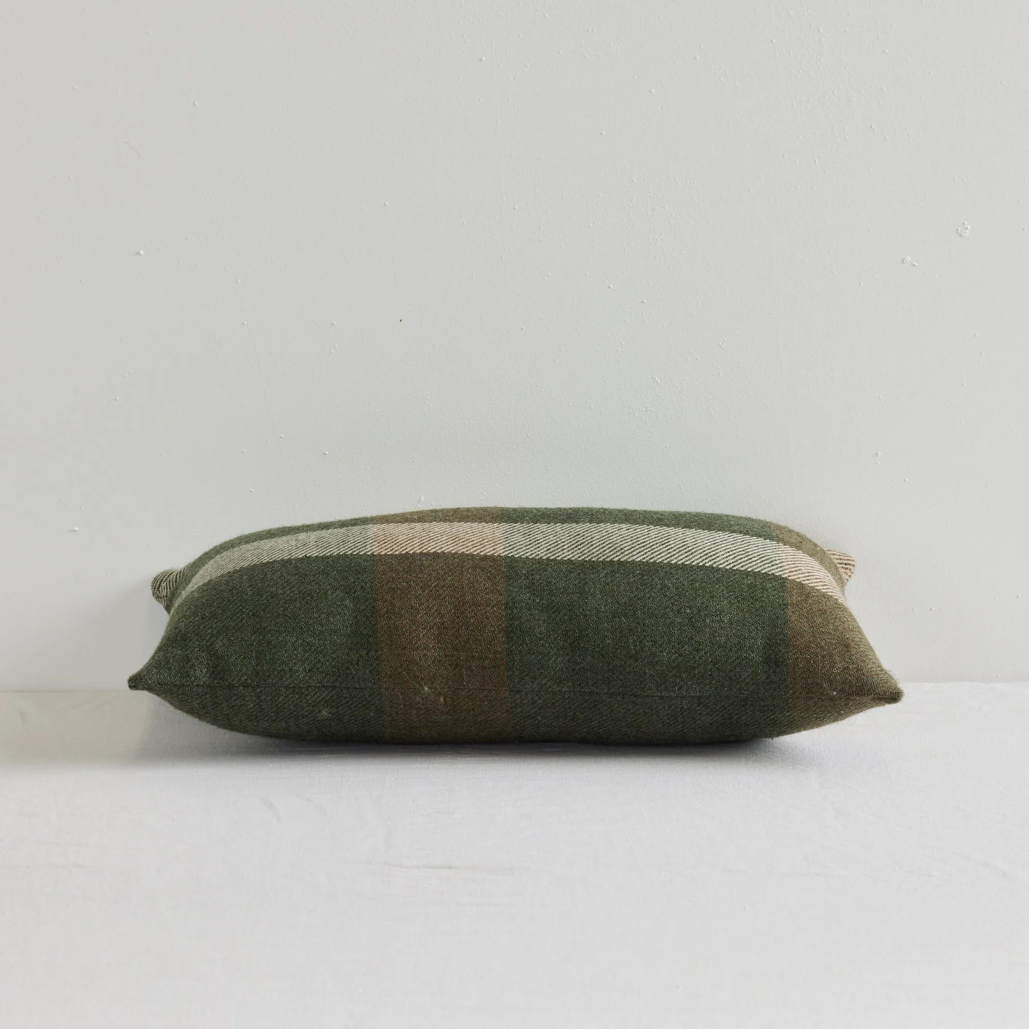 Isla Cushion - Green - 30x50cm