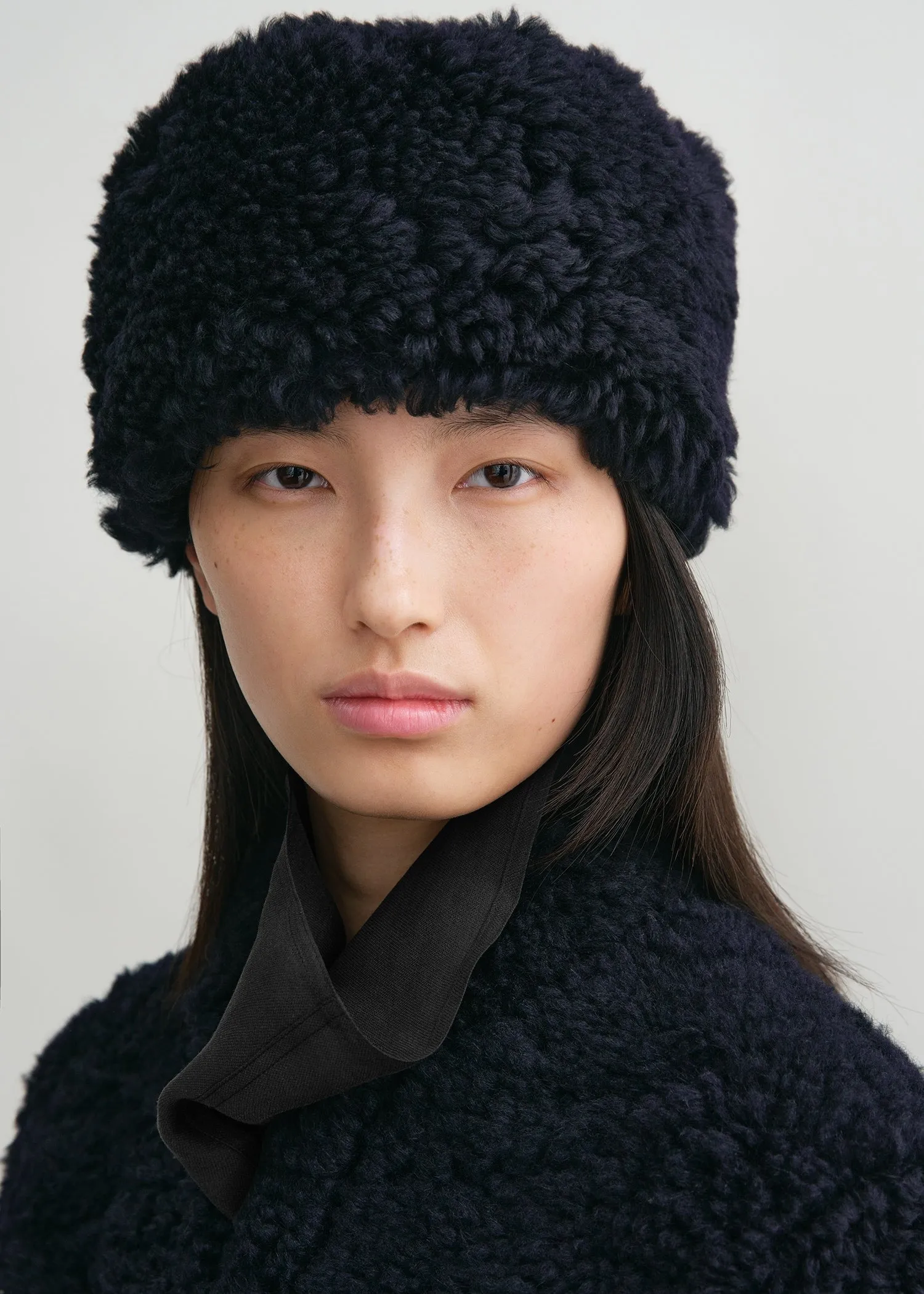 Navy Shearling Pillbox Hat - Stylish Winter Accessory for Men/Women